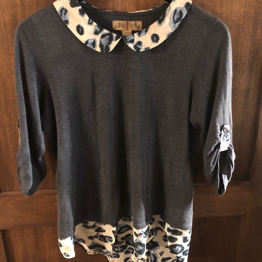 Women’s Size Small Collared Fashion Top